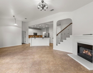18613 Falcon Pointe Blvd - Photo Thumbnail 7