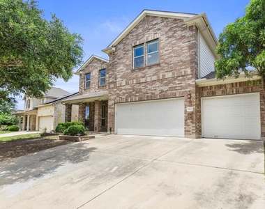 18613 Falcon Pointe Blvd - Photo Thumbnail 2