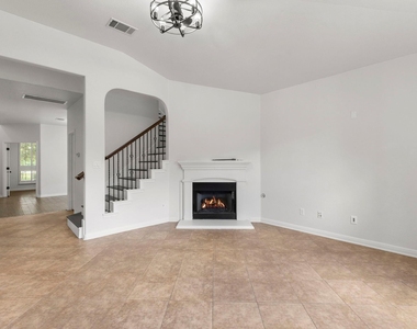 18613 Falcon Pointe Blvd - Photo Thumbnail 5