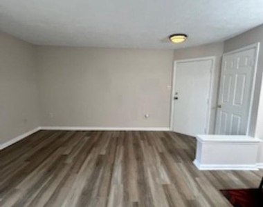 808 Stratford Way - Photo Thumbnail 6