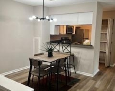 808 Stratford Way - Photo Thumbnail 5