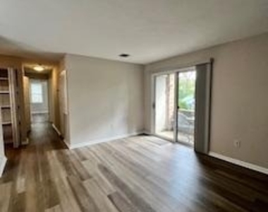 808 Stratford Way - Photo Thumbnail 6