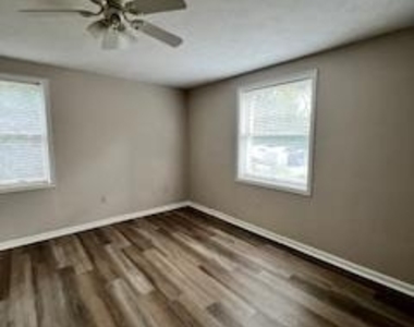 808 Stratford Way - Photo Thumbnail 14