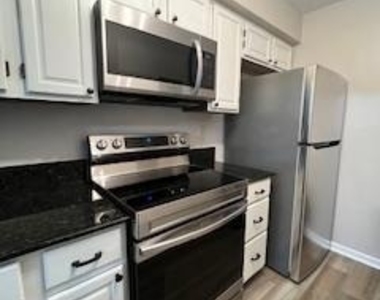 808 Stratford Way - Photo Thumbnail 20