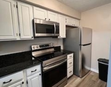 808 Stratford Way - Photo Thumbnail 11