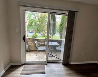 808 Stratford Way - Photo Thumbnail 7