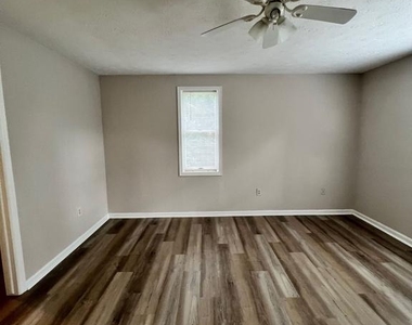 808 Stratford Way - Photo Thumbnail 9