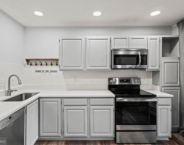 6608 E Beach Drive - Photo Thumbnail 5