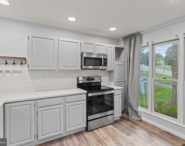 6608 E Beach Drive - Photo Thumbnail 6