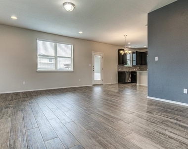 17324 Brittle Ln - Photo Thumbnail 4