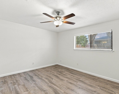 615 Luther Dr - Photo Thumbnail 9