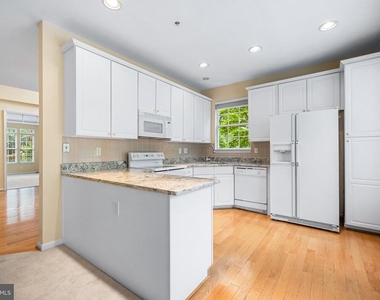 530 Limerick Circle - Photo Thumbnail 10