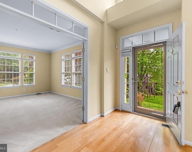 530 Limerick Circle - Photo Thumbnail 3