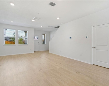 2515 Caleb Asher Loop - Photo Thumbnail 6