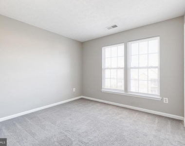3021 Hunting Ridge Drive - Photo Thumbnail 15