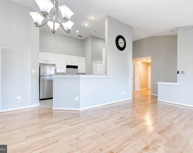 3021 Hunting Ridge Drive - Photo Thumbnail 5