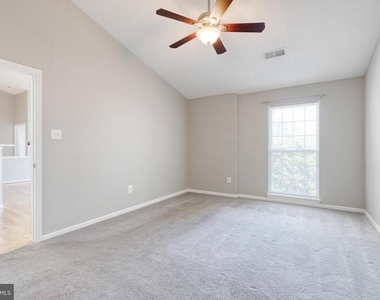 3021 Hunting Ridge Drive - Photo Thumbnail 11