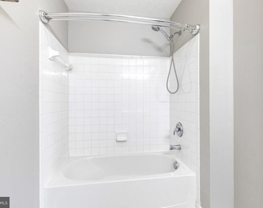 3021 Hunting Ridge Drive - Photo Thumbnail 14