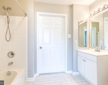 3021 Hunting Ridge Drive - Photo Thumbnail 17