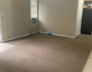302 S Burleson St - Photo Thumbnail 1