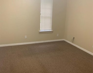 302 S Burleson St - Photo Thumbnail 3