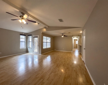 13004 Campos Dr - Photo Thumbnail 7