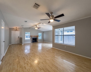 13004 Campos Dr - Photo Thumbnail 6