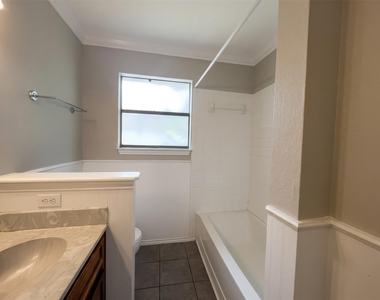 13004 Campos Dr - Photo Thumbnail 23