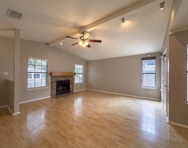 13004 Campos Dr - Photo Thumbnail 9