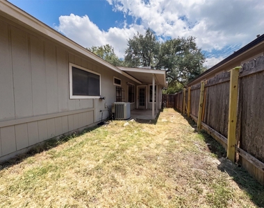 13004 Campos Dr - Photo Thumbnail 27
