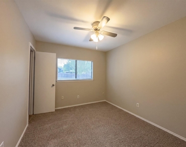 13004 Campos Dr - Photo Thumbnail 14