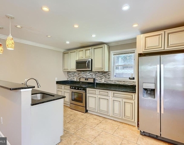 6110 Everall Avenue - Photo Thumbnail 9