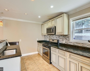6110 Everall Avenue - Photo Thumbnail 10