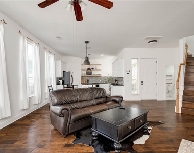1802 Village Oak Ct - Photo Thumbnail 8
