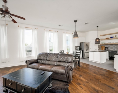 1802 Village Oak Ct - Photo Thumbnail 13