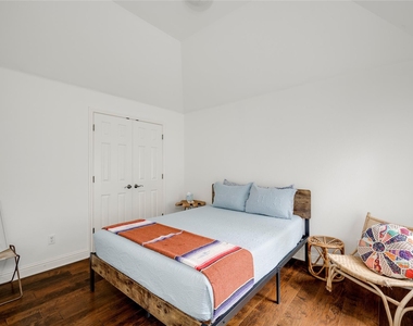 1802 Village Oak Ct - Photo Thumbnail 15
