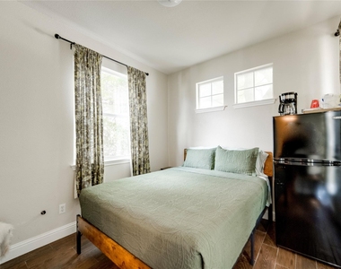 1802 Village Oak Ct - Photo Thumbnail 36