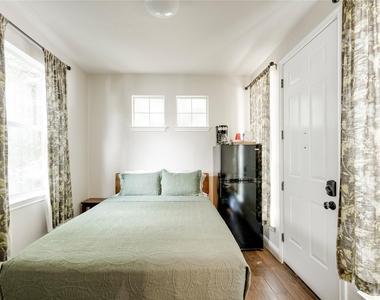 1802 Village Oak Ct - Photo Thumbnail 35