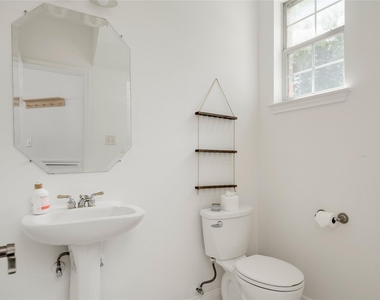 1802 Village Oak Ct - Photo Thumbnail 14