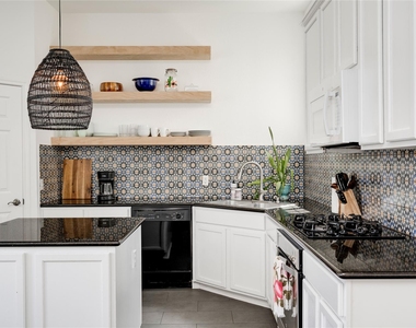 1802 Village Oak Ct - Photo Thumbnail 11