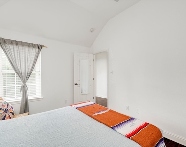 1802 Village Oak Ct - Photo Thumbnail 16