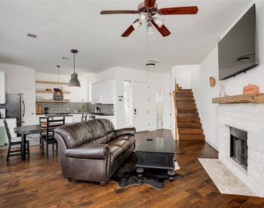 1802 Village Oak Ct - Photo Thumbnail 6