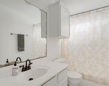 1802 Village Oak Ct - Photo Thumbnail 23