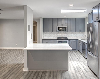 1311 Westmoor Dr - Photo Thumbnail 9