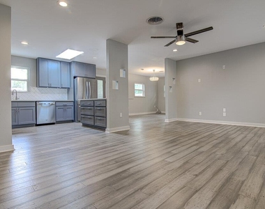 1311 Westmoor Dr - Photo Thumbnail 6