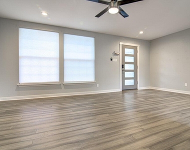 1311 Westmoor Dr - Photo Thumbnail 4