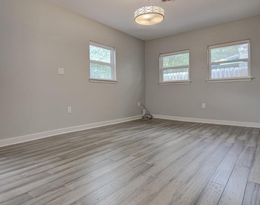 1311 Westmoor Dr - Photo Thumbnail 7