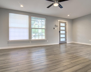 1311 Westmoor Dr - Photo Thumbnail 5