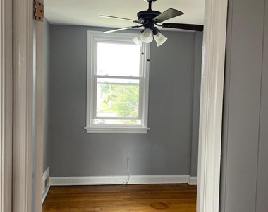 908 Evesham Avenue - Photo Thumbnail 8