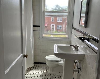 908 Evesham Avenue - Photo Thumbnail 9